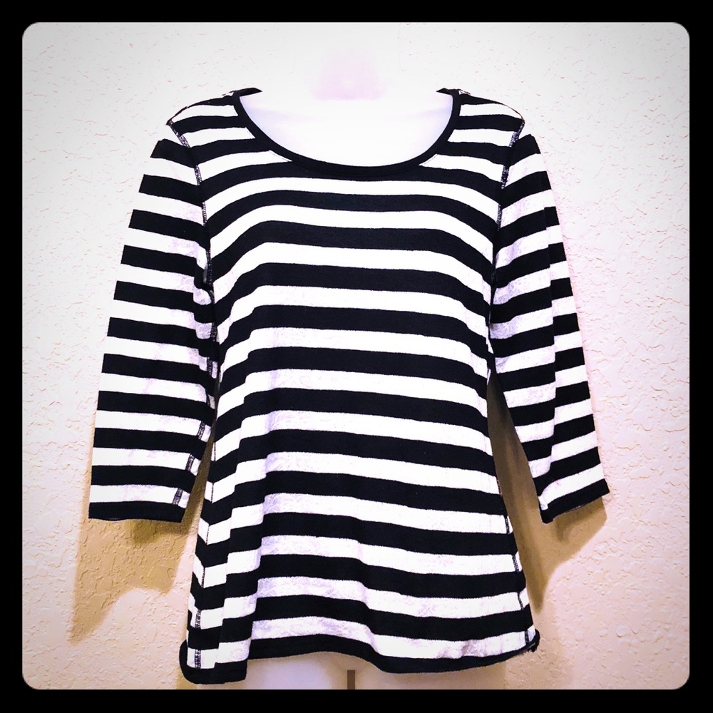 {90s} black/white stripe 3/4 sleeve top w/floral